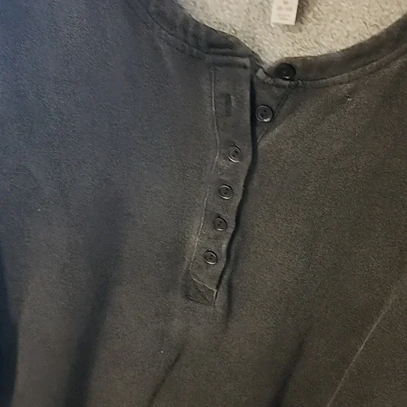 Time & Tru sweathirt - Picture 3 of 3